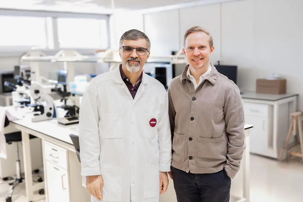Prof. Taherzadeh with a colleague in the Millow lab, photographed by the company's photographer.